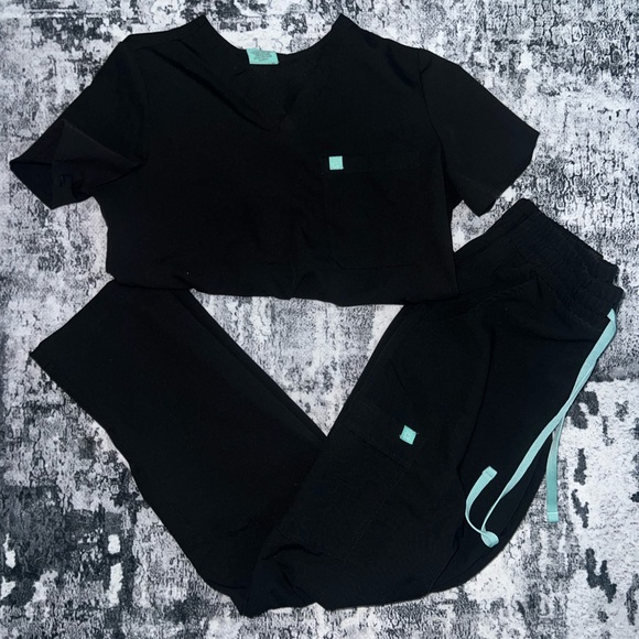 Garde Malade Black Scrub Set - Picture 1 of 4